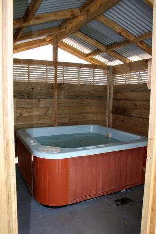 פאנגאריי Burgundy Rose Motel מראה חיצוני תמונה